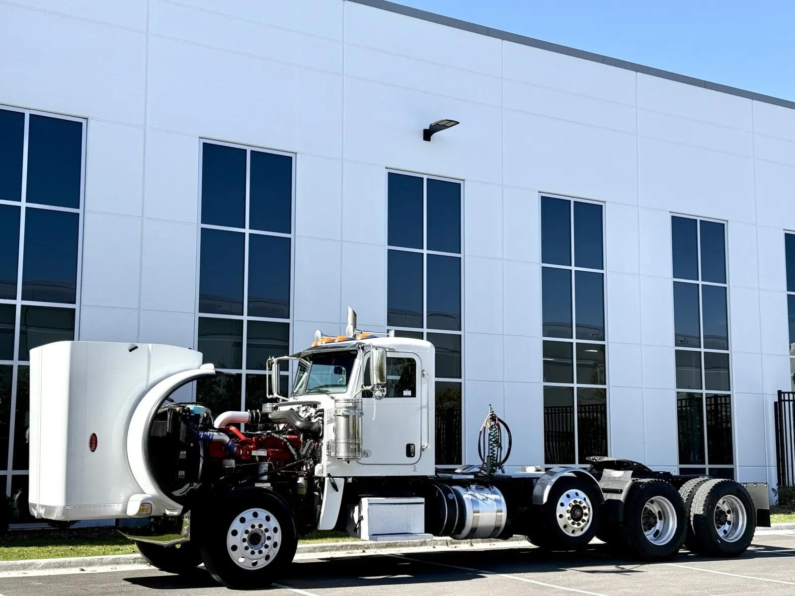 2020 Peterbilt 389 in New Lenox, IL — photo 10