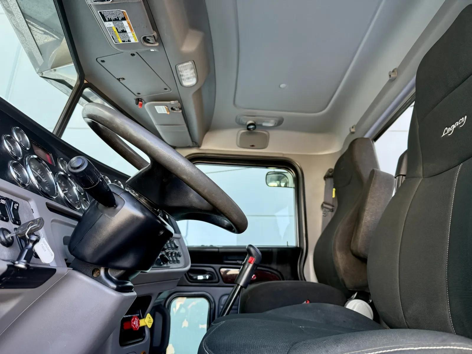 2020 Peterbilt 389 in New Lenox, IL — photo 14