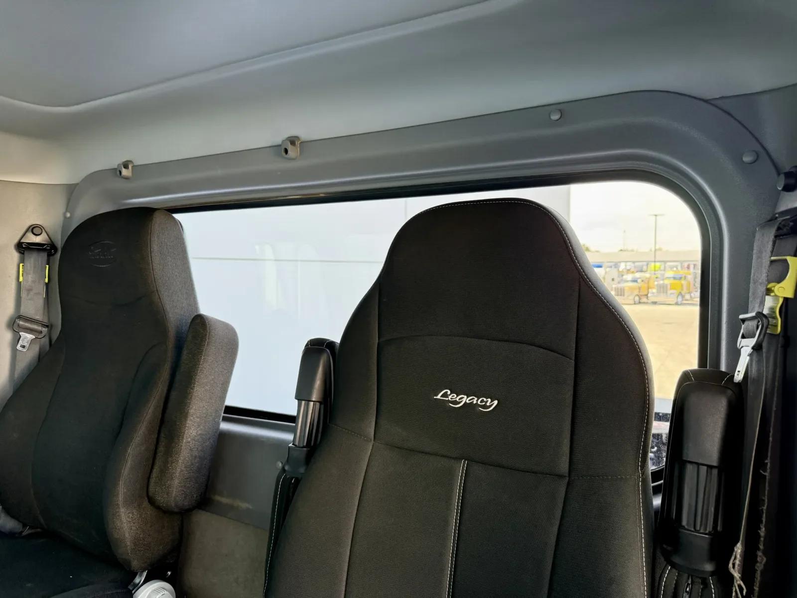 2020 Peterbilt 389 in New Lenox, IL — photo 20