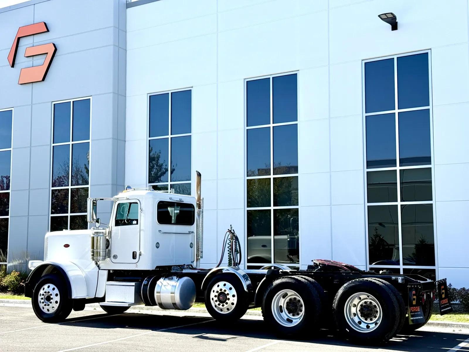 2020 Peterbilt 389 in New Lenox, IL — photo 6
