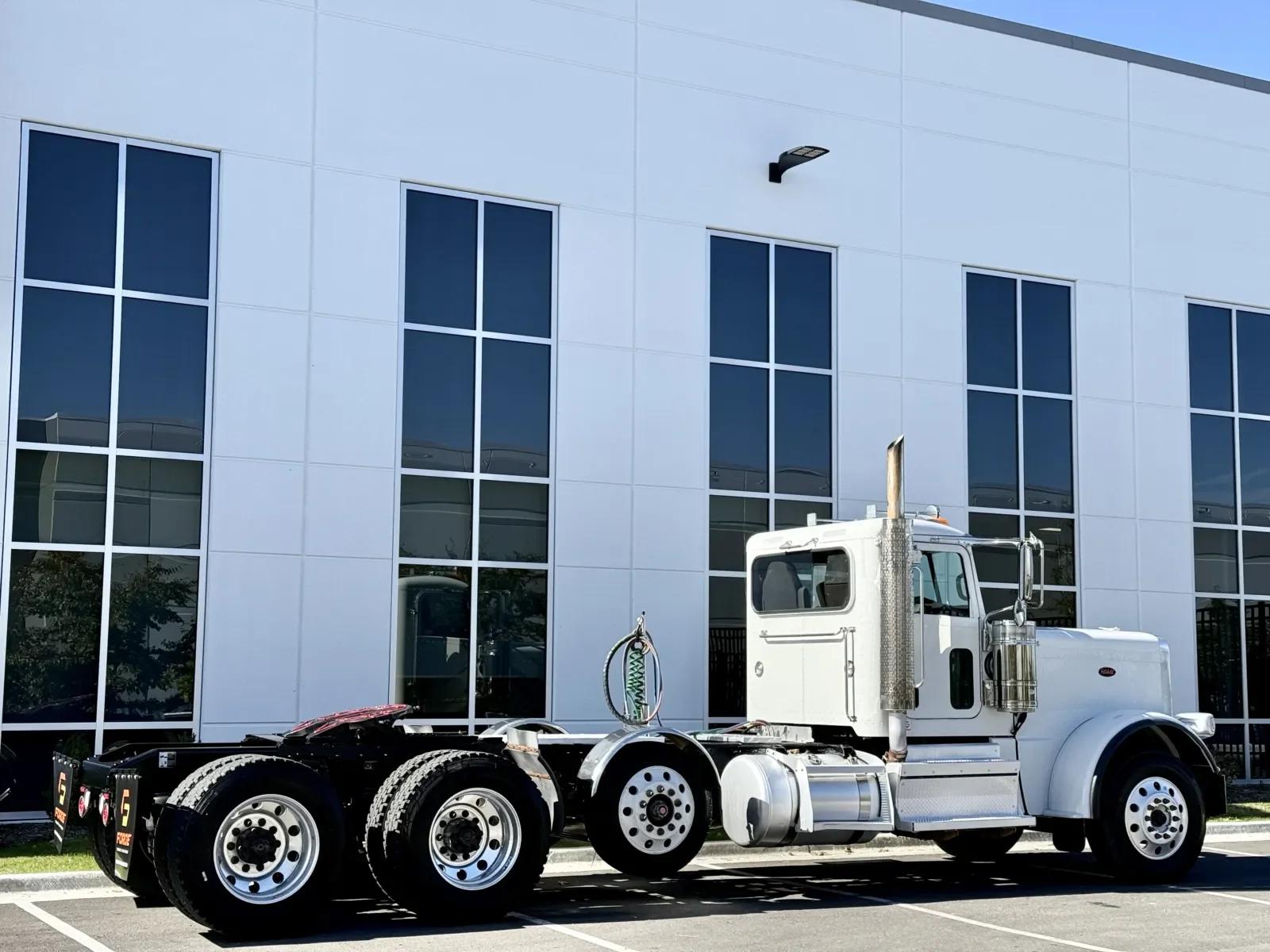 2020 Peterbilt 389 in New Lenox, IL — photo 5