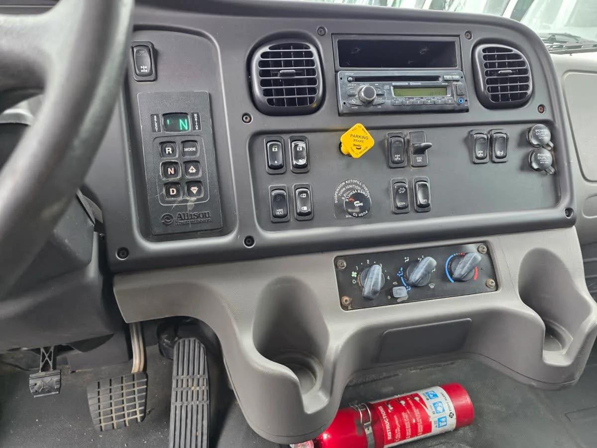 2016 Freightliner M2 106 in Bensalem, PA — photo 15