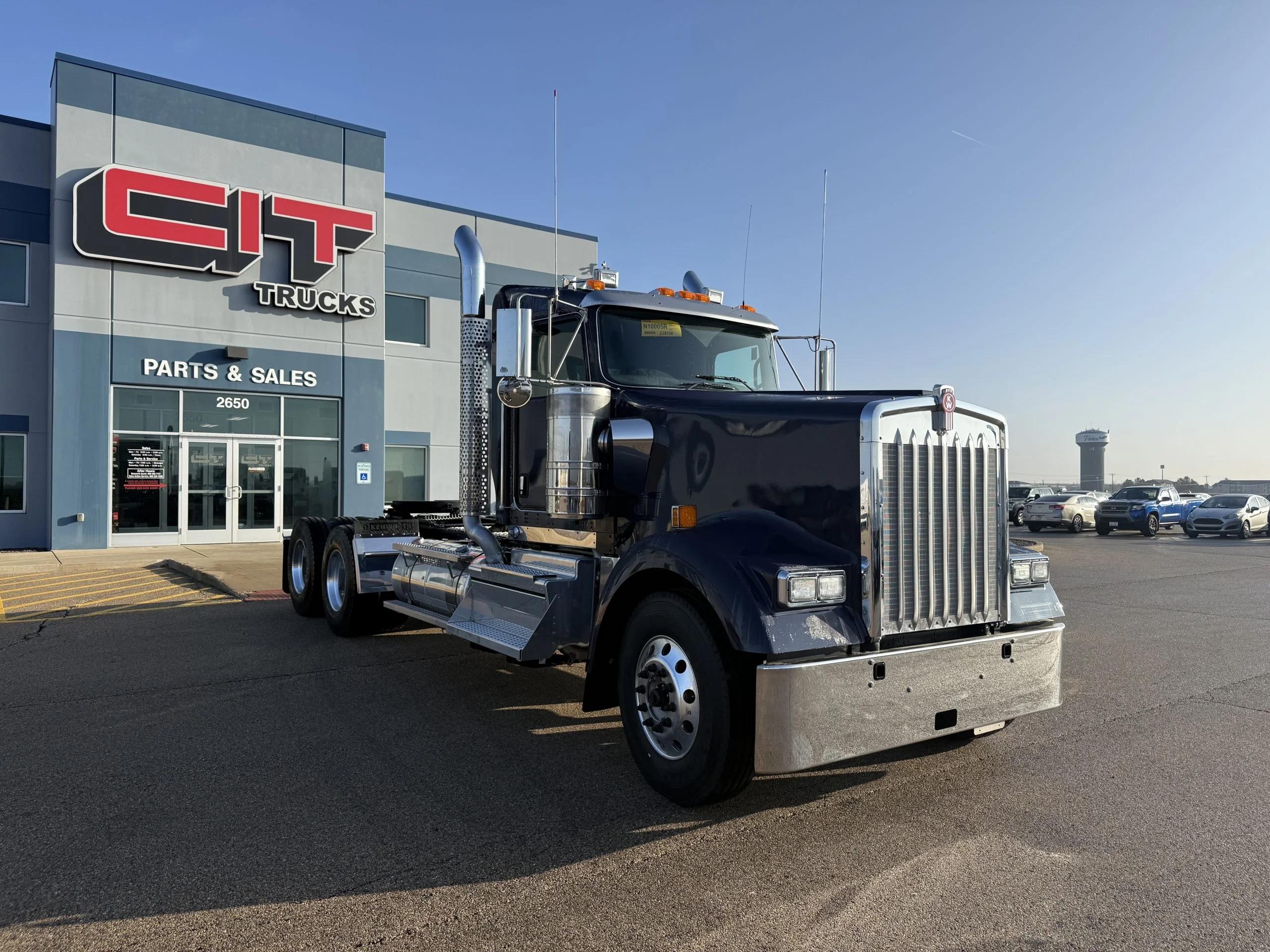 2027 Kenworth W900 in Peru, IL — photo 3
