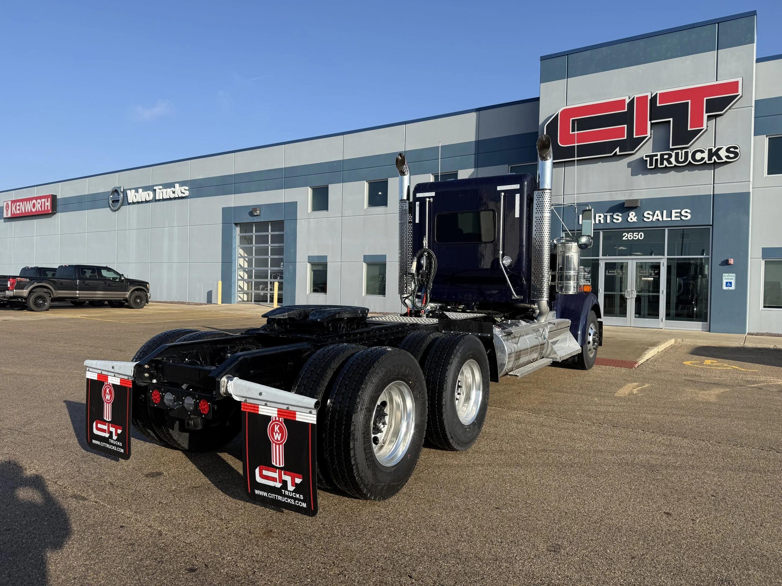 2027 Kenworth W900 in Peru, IL — photo 5