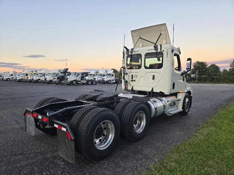 2020 Freightliner Cascadia in White Deer, PA — photo 7