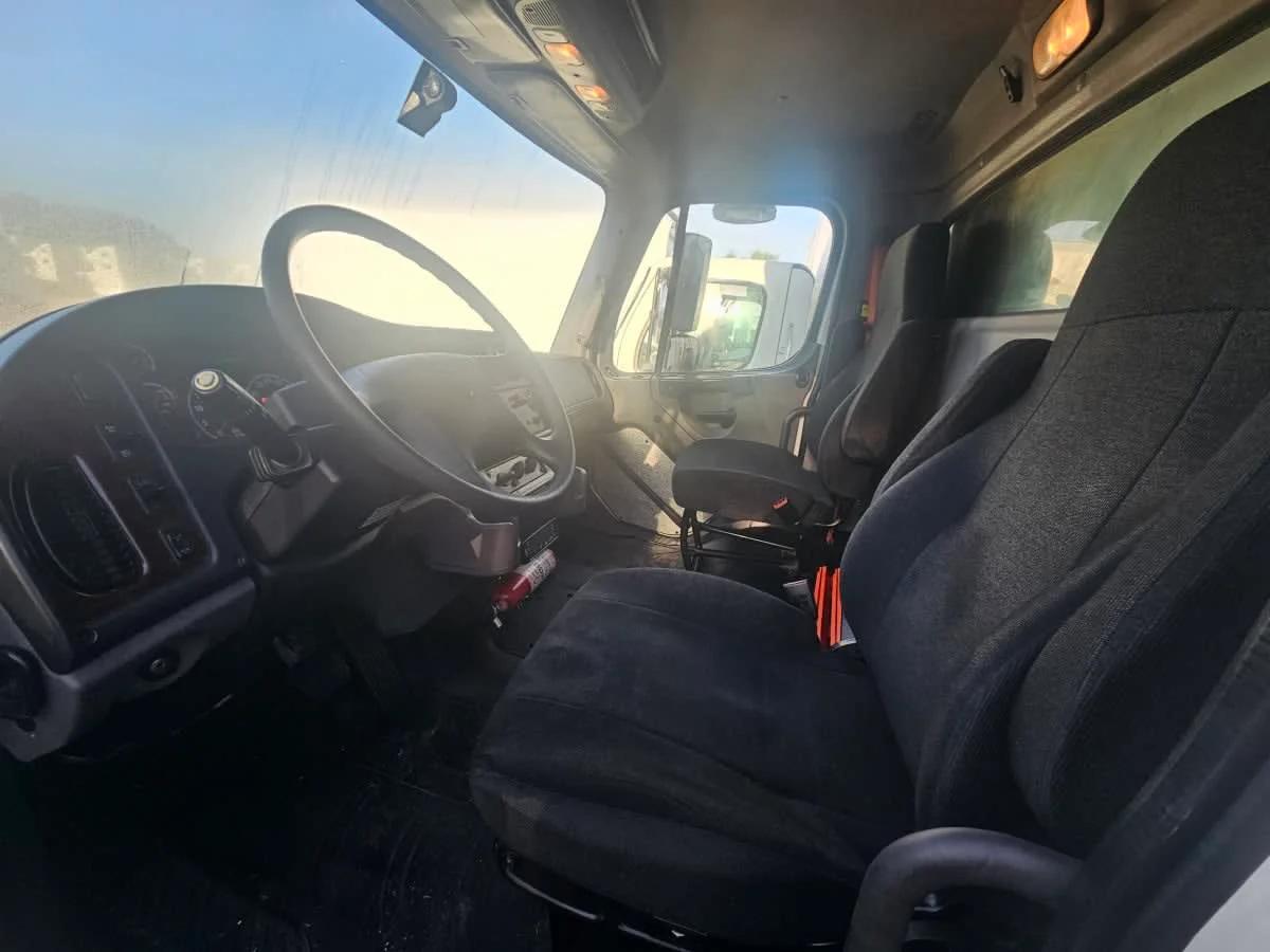 2019 Freightliner M2 106 in Orlando, FL — photo 8