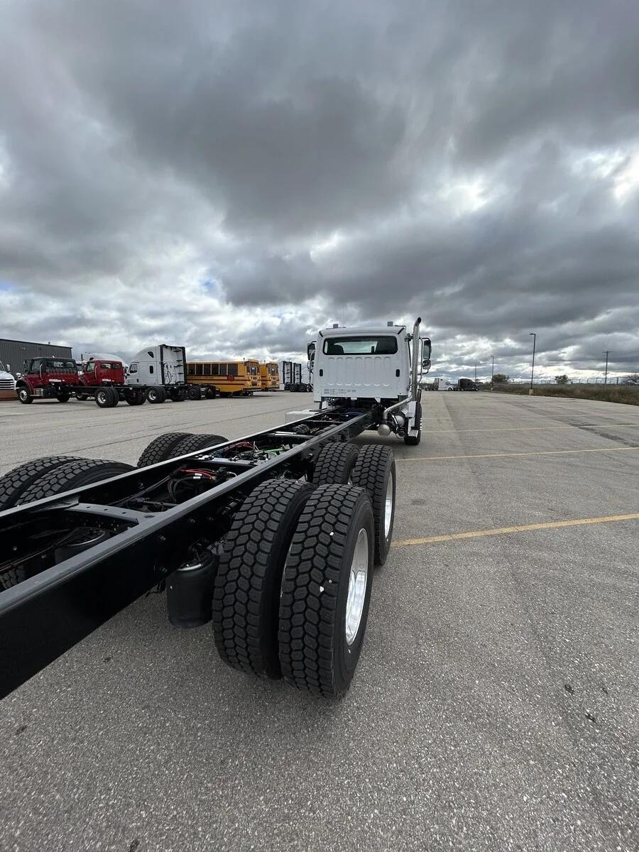 2026 Freightliner M2 106 in Winnipeg, MB — photo 8