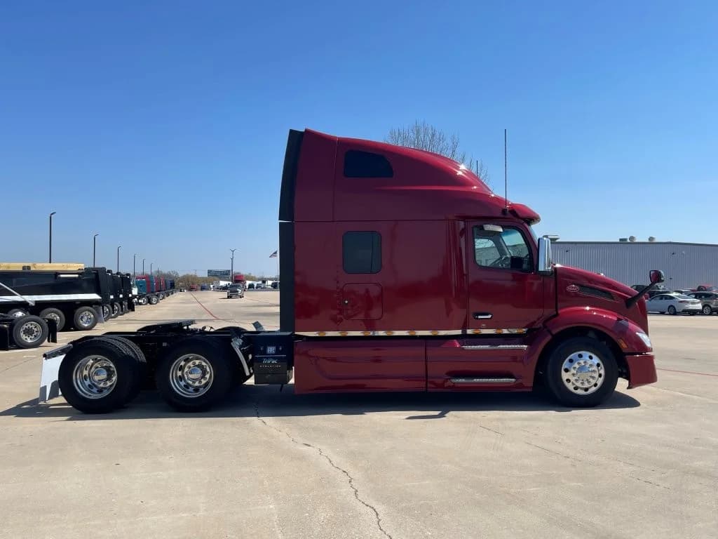 2023 Peterbilt 579 in Springfield, MO — photo 6