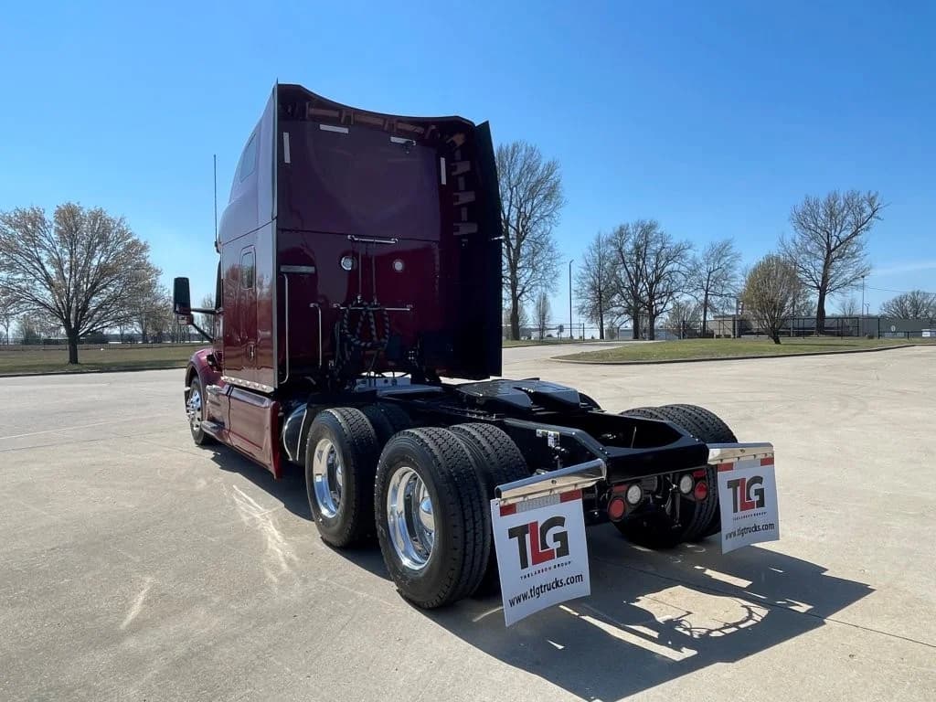 2023 Peterbilt 579 in Springfield, MO — photo 3