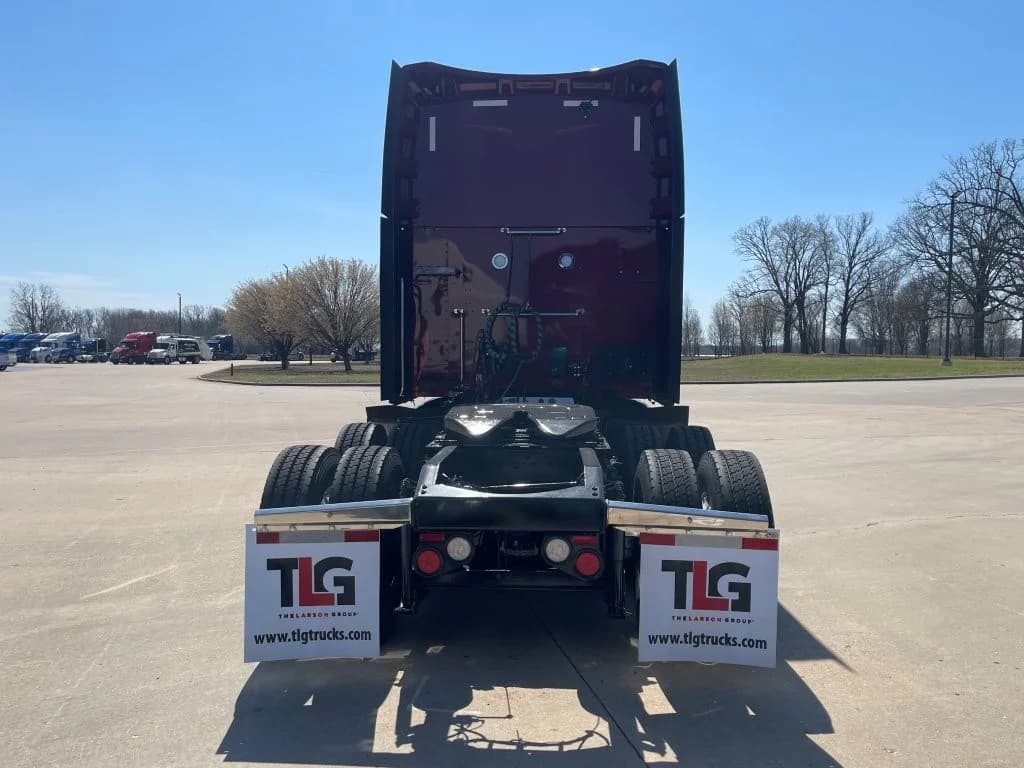 2023 Peterbilt 579 in Springfield, MO — photo 4