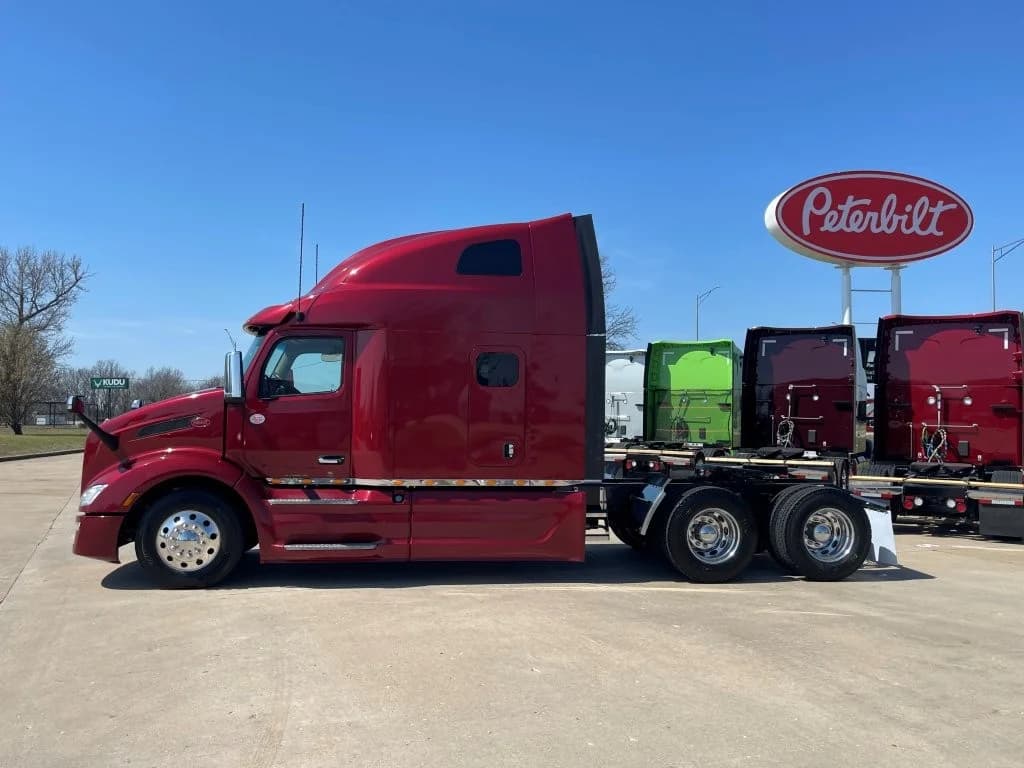 2023 Peterbilt 579 in Springfield, MO — photo 2