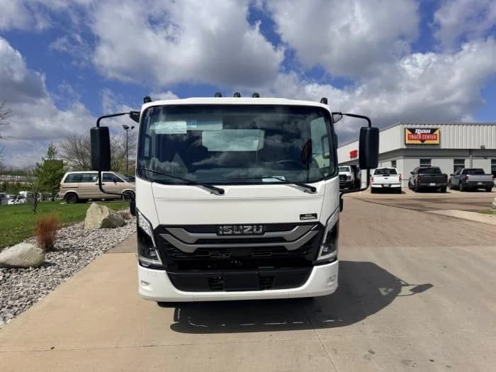 2027 Isuzu NRR — photo 3