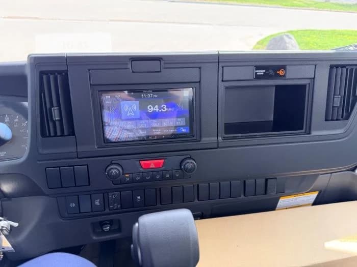 2027 Isuzu NRR — photo 17