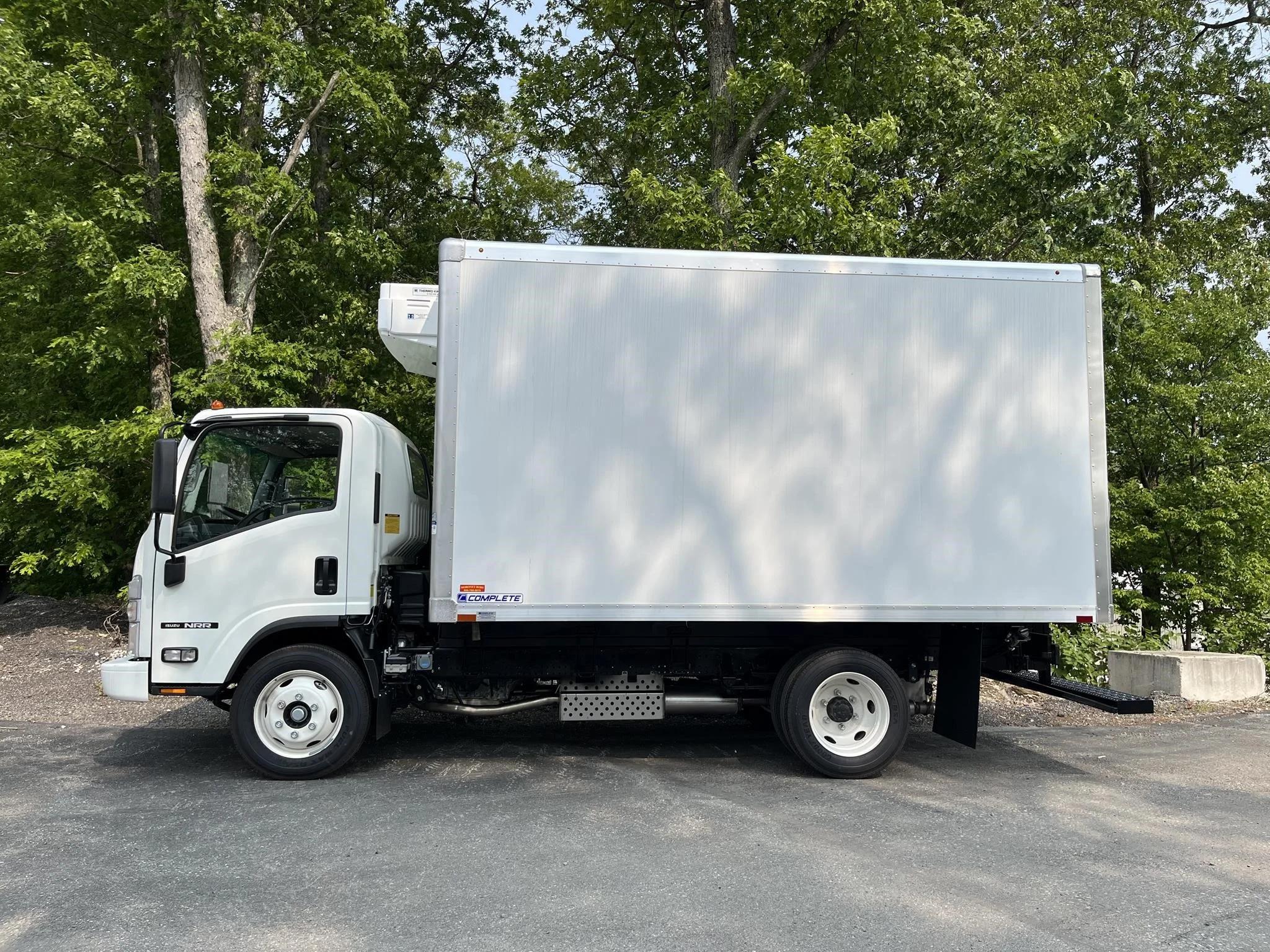 2025 Isuzu NRR — photo 4