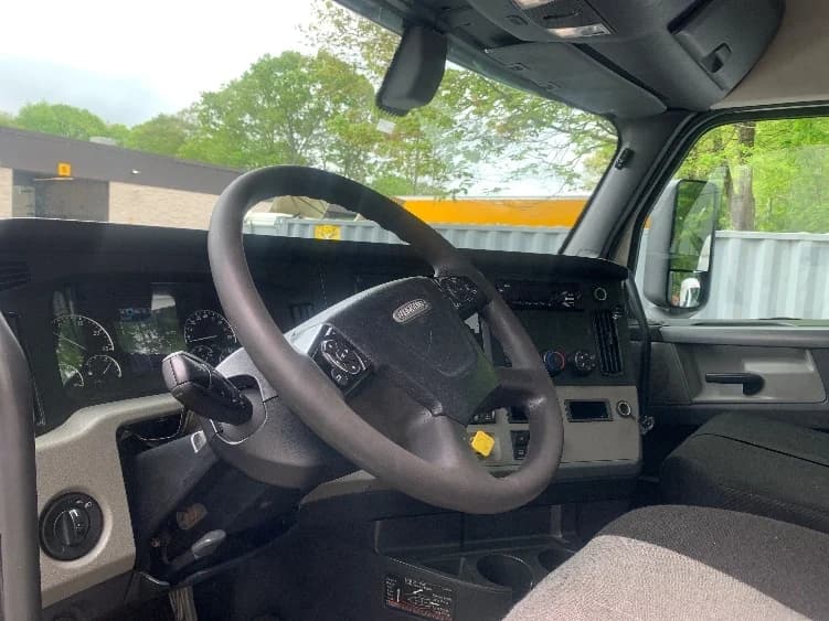 2019 Freightliner Cascadia in Franklin, MA — photo 10
