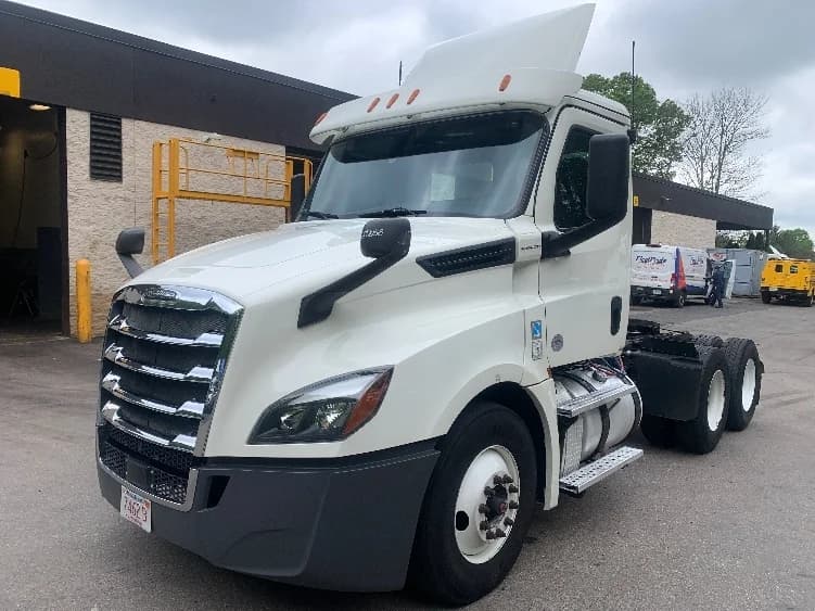2019 Freightliner Cascadia in Franklin, MA — photo 3