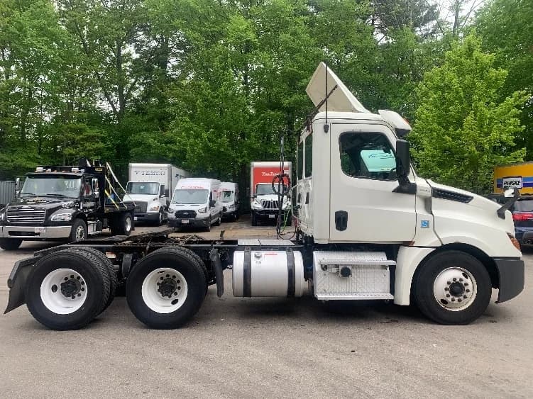 2019 Freightliner Cascadia in Franklin, MA — photo 8