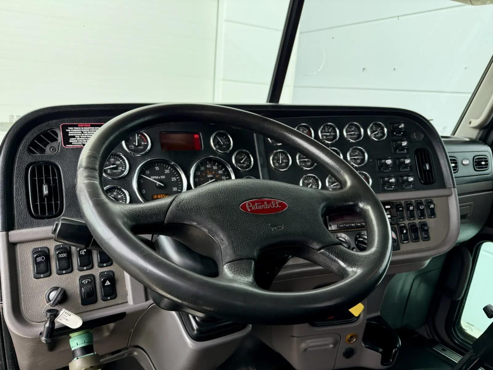 2018 Peterbilt 389 in New Lenox, IL — photo 15