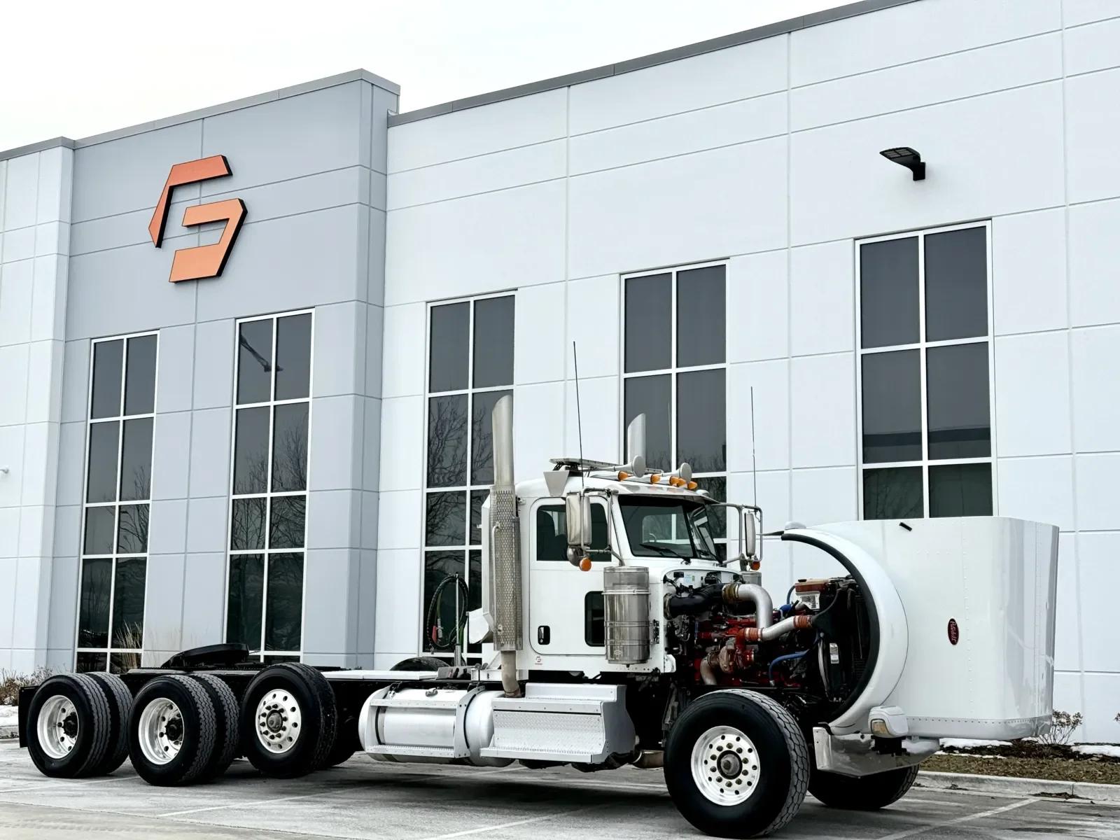 2018 Peterbilt 389 in New Lenox, IL — photo 9