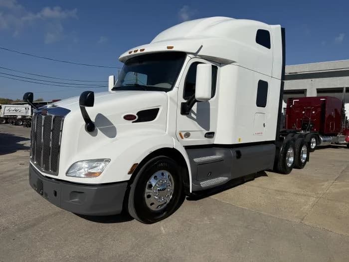 2021 Peterbilt 579 in Dallas, TX — photo 2