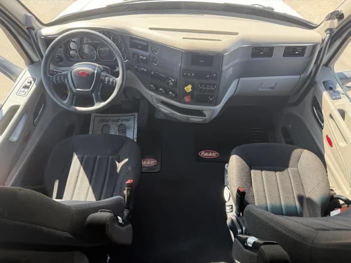 2021 Peterbilt 579 in Dallas, TX — photo 14