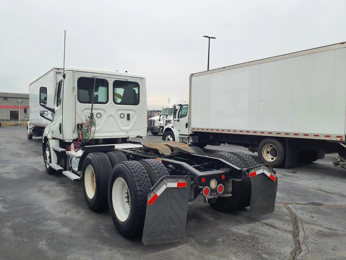 2020 Freightliner Cascadia in Atlanta, GA — photo 4