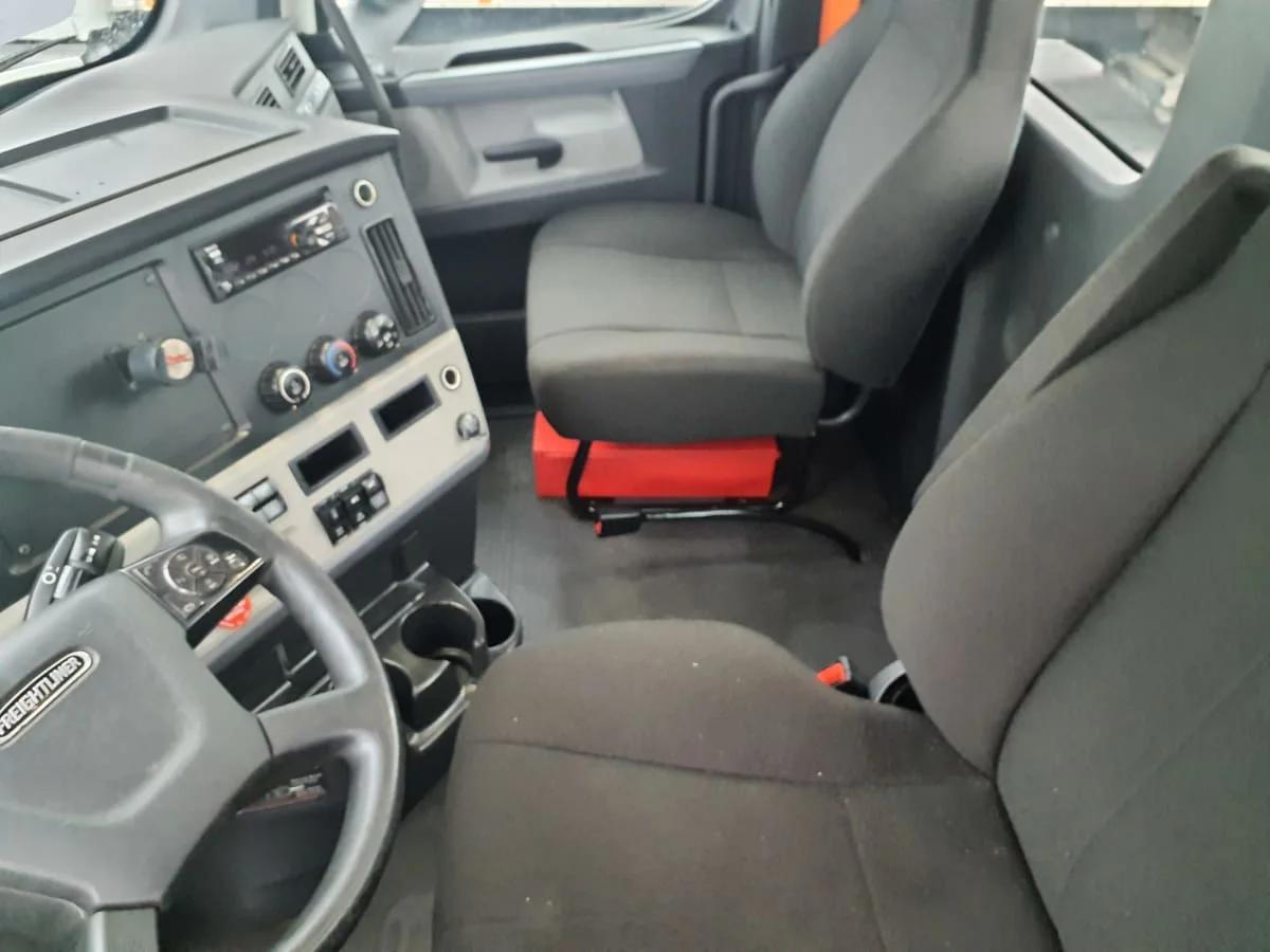 2020 Freightliner Cascadia in Atlanta, GA — photo 7