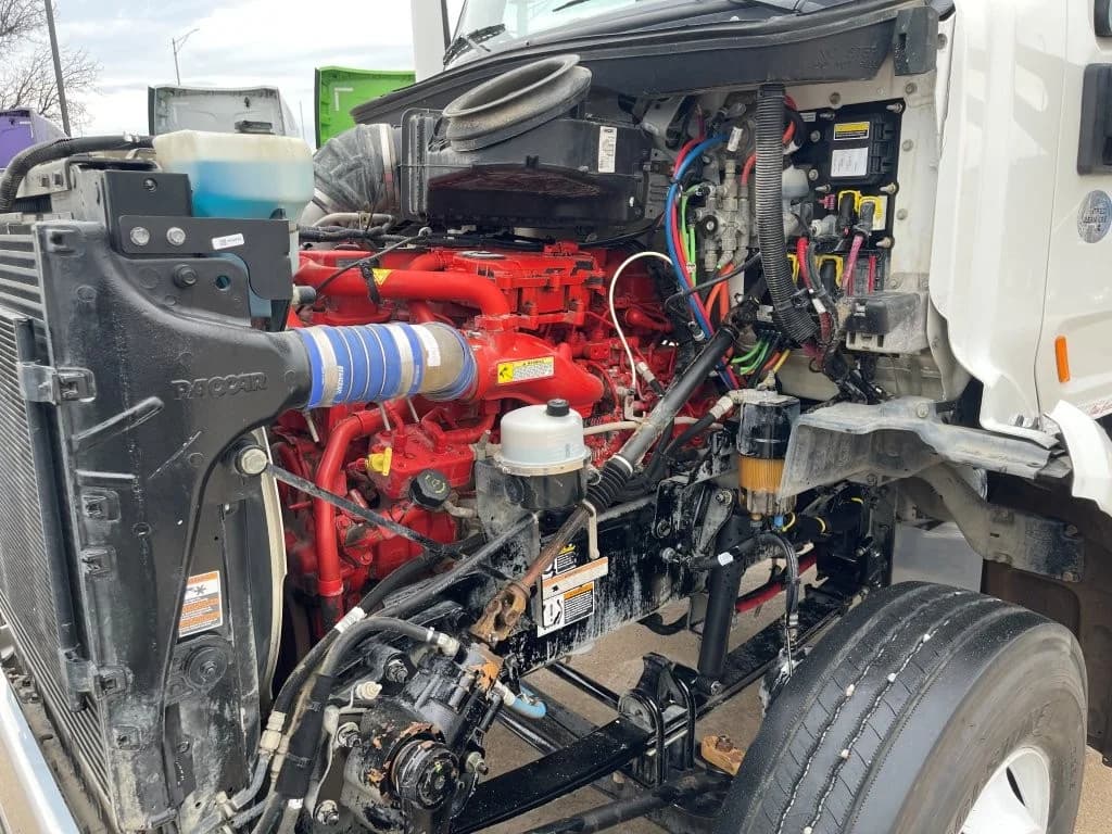 2020 Peterbilt 567 in Springfield, MO — photo 9