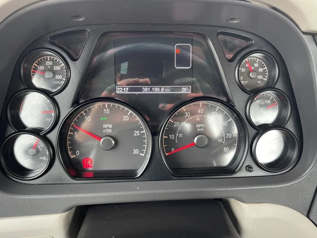 2020 Peterbilt 567 in Springfield, MO — photo 11