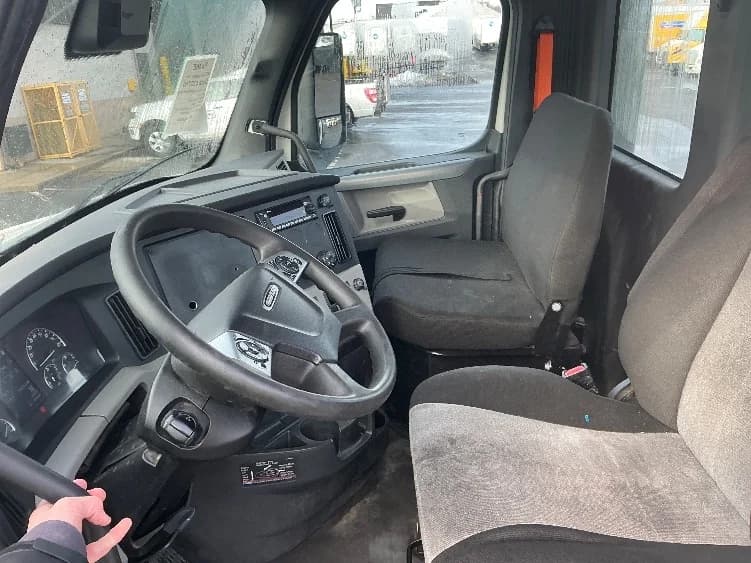 2022 Freightliner Cascadia in Dayton, OH — photo 10