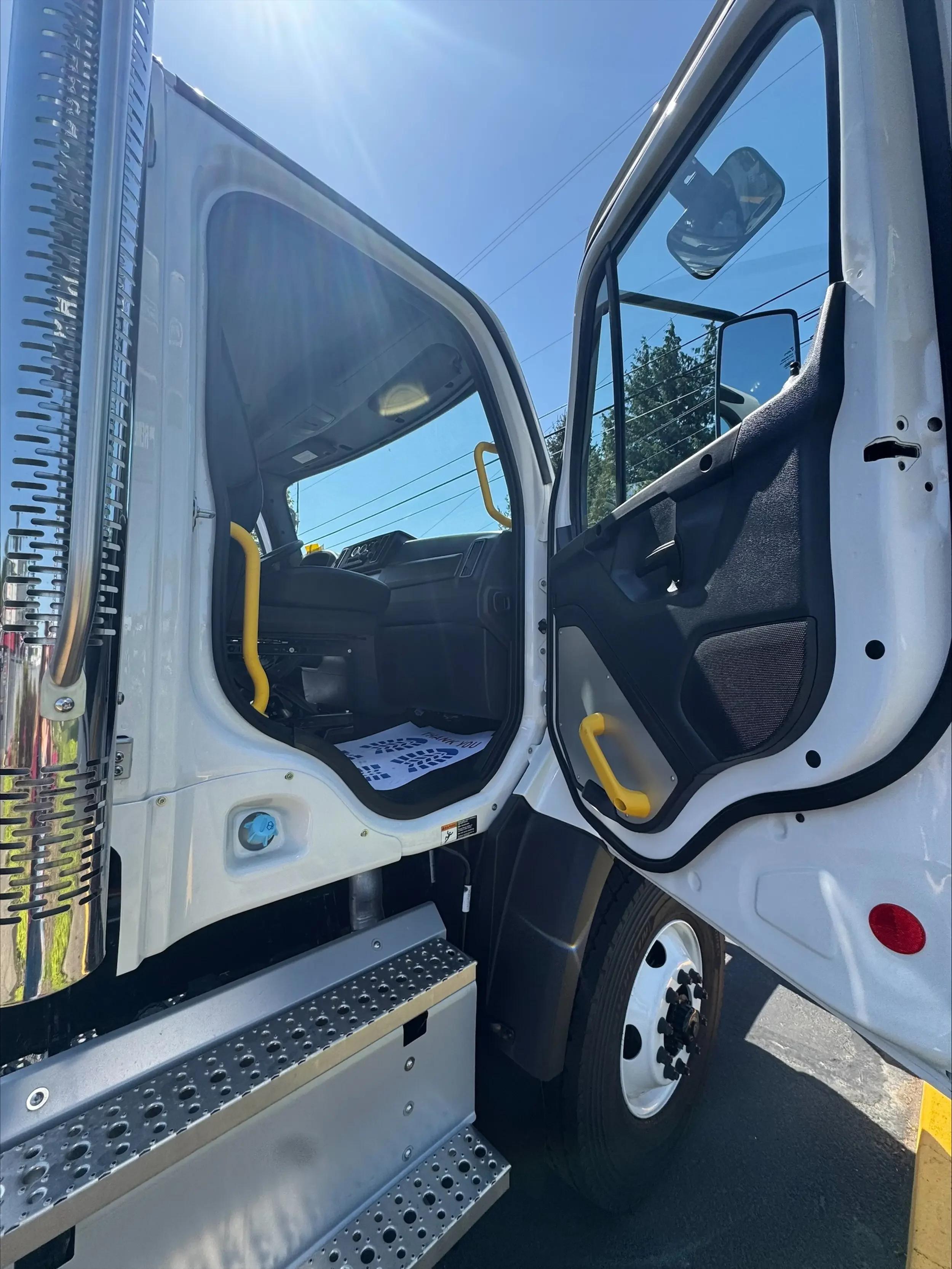 2025 Freightliner 108SD in Portland, OR — photo 12