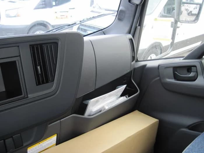2025 Isuzu NRR in Sealy, TX — photo 8