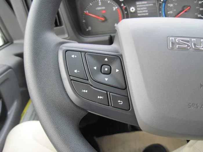 2025 Isuzu NRR in Sealy, TX — photo 6
