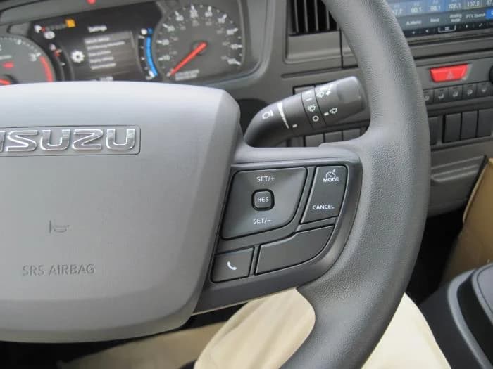 2025 Isuzu NRR in Sealy, TX — photo 9