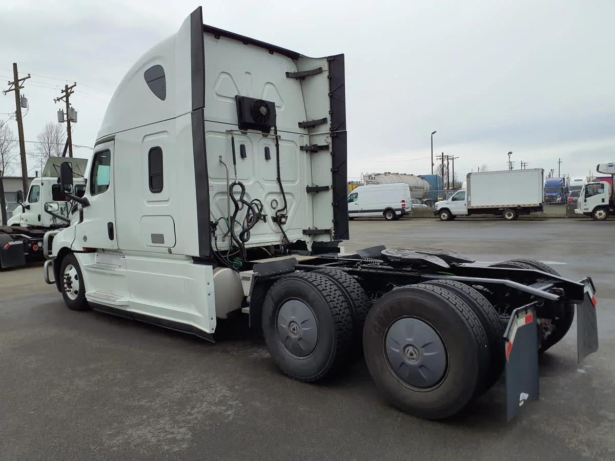 2020 Freightliner Cascadia in Tacoma, WA — photo 6