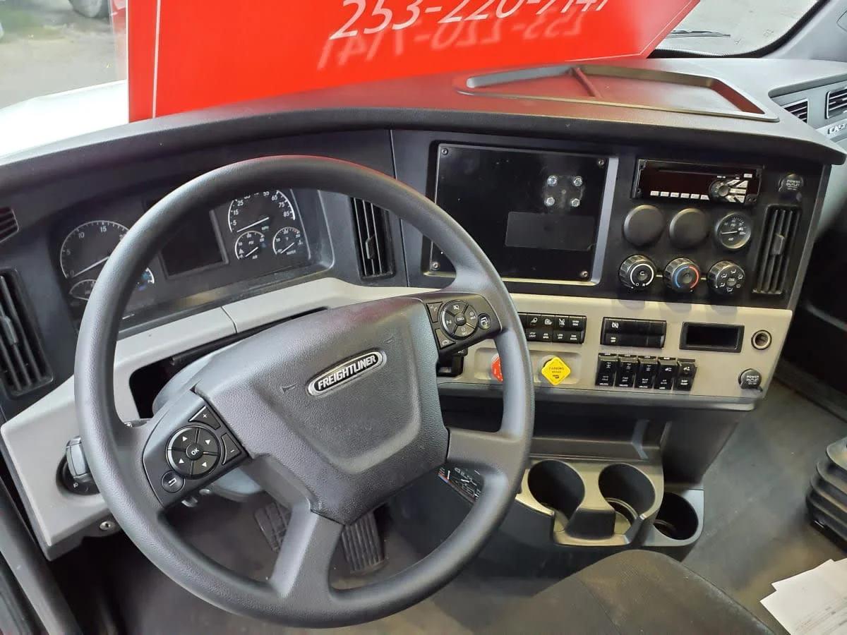 2020 Freightliner Cascadia in Tacoma, WA — photo 7