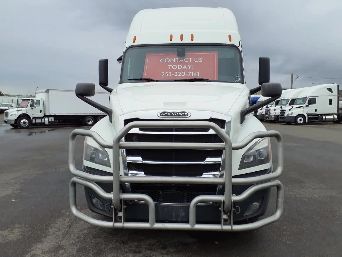 2020 Freightliner Cascadia in Tacoma, WA — photo 2