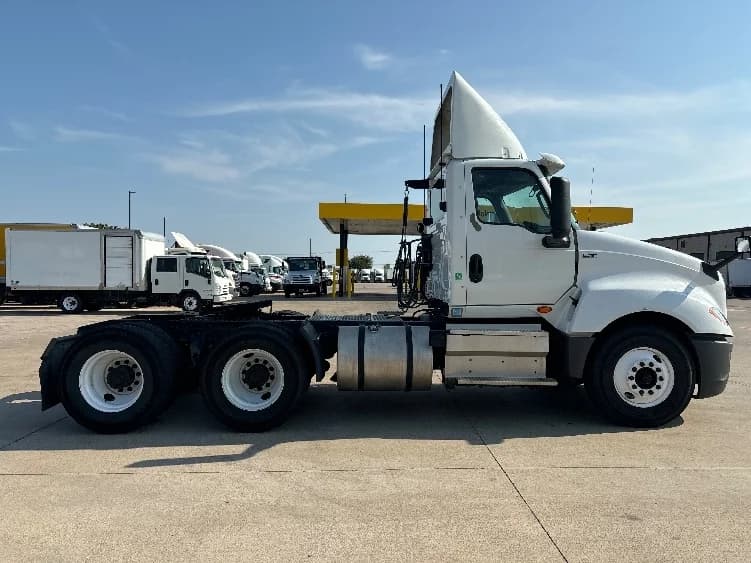 2018 International LT in Arlington, TX — photo 8