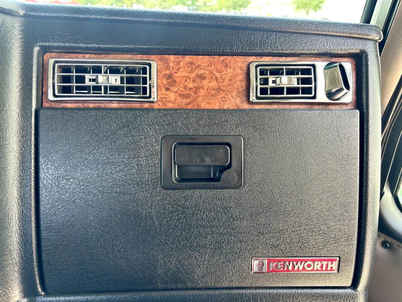 2003 Kenworth W900 in Hutchins, TX — photo 19