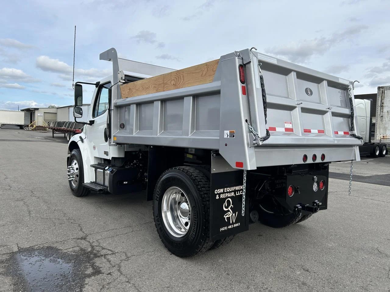 2025 Freightliner M2 106 in Albany, OR — photo 3