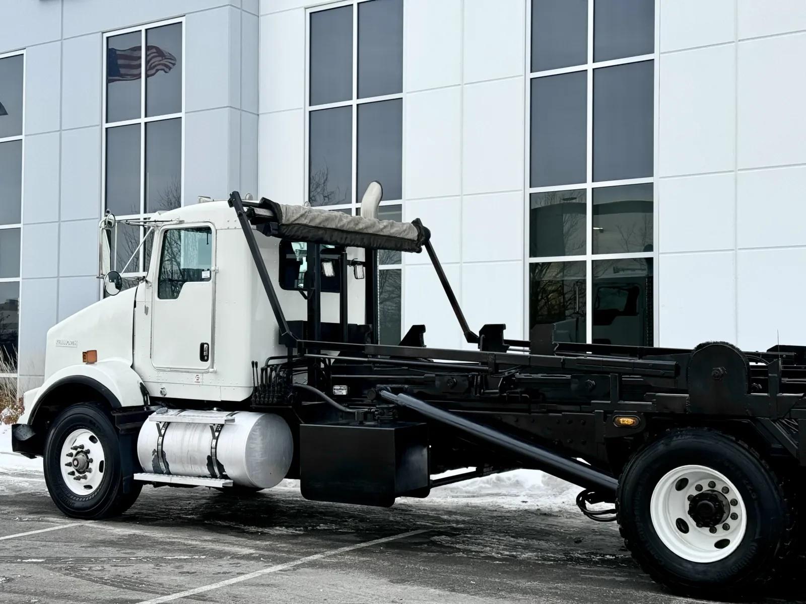 2008 Kenworth T800 in New Lenox, IL — photo 8