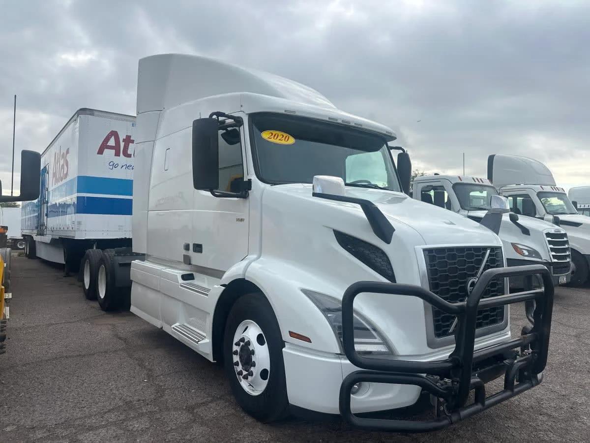 2020 Volvo VNR 640 in Phoenix, AZ — photo 3