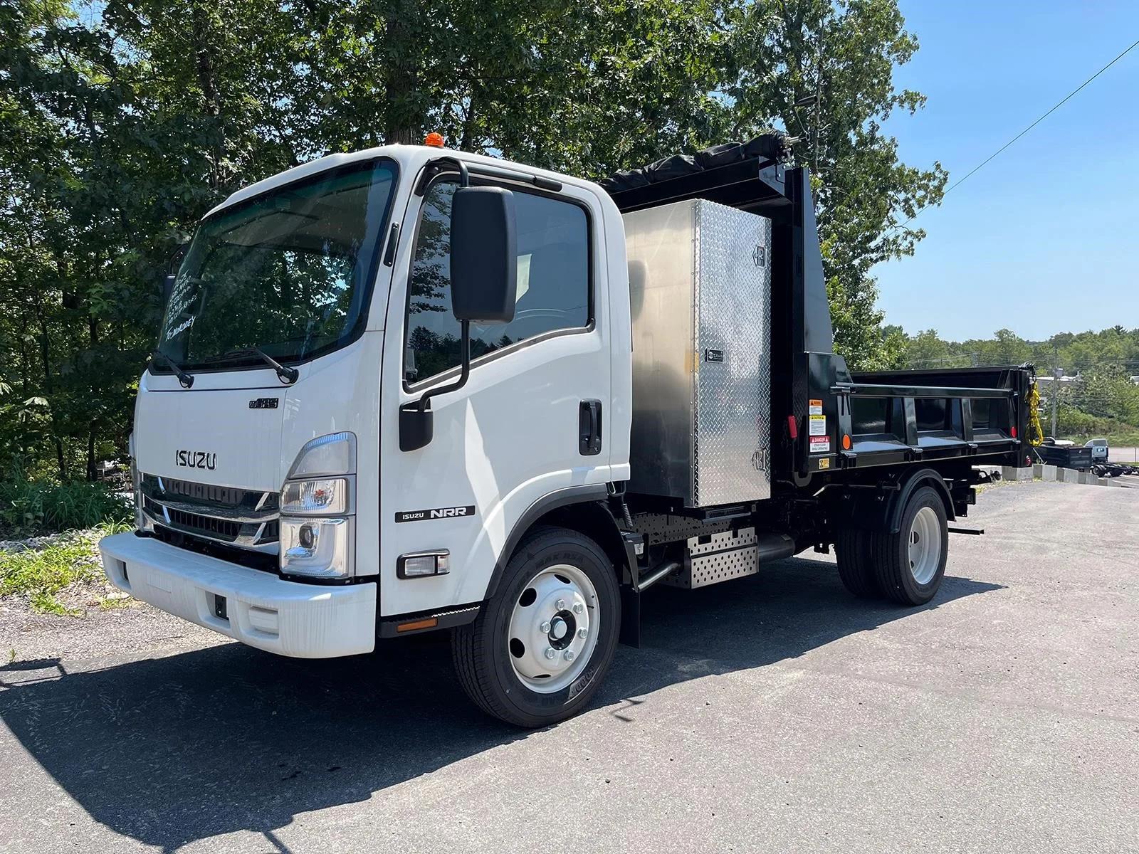 2025 Isuzu NRR