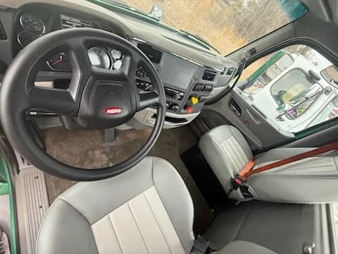 2020 Peterbilt 579 in Raleigh, NC — photo 8