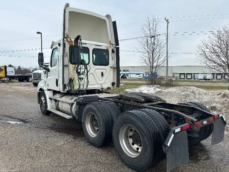 2019 Freightliner Cascadia in Lansing, MI — photo 5
