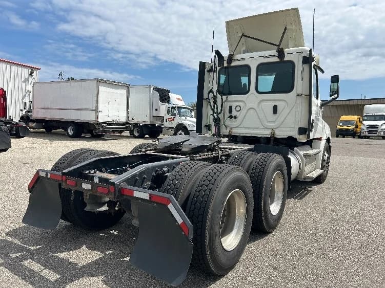 2019 Freightliner Cascadia in Lansing, MI — photo 7
