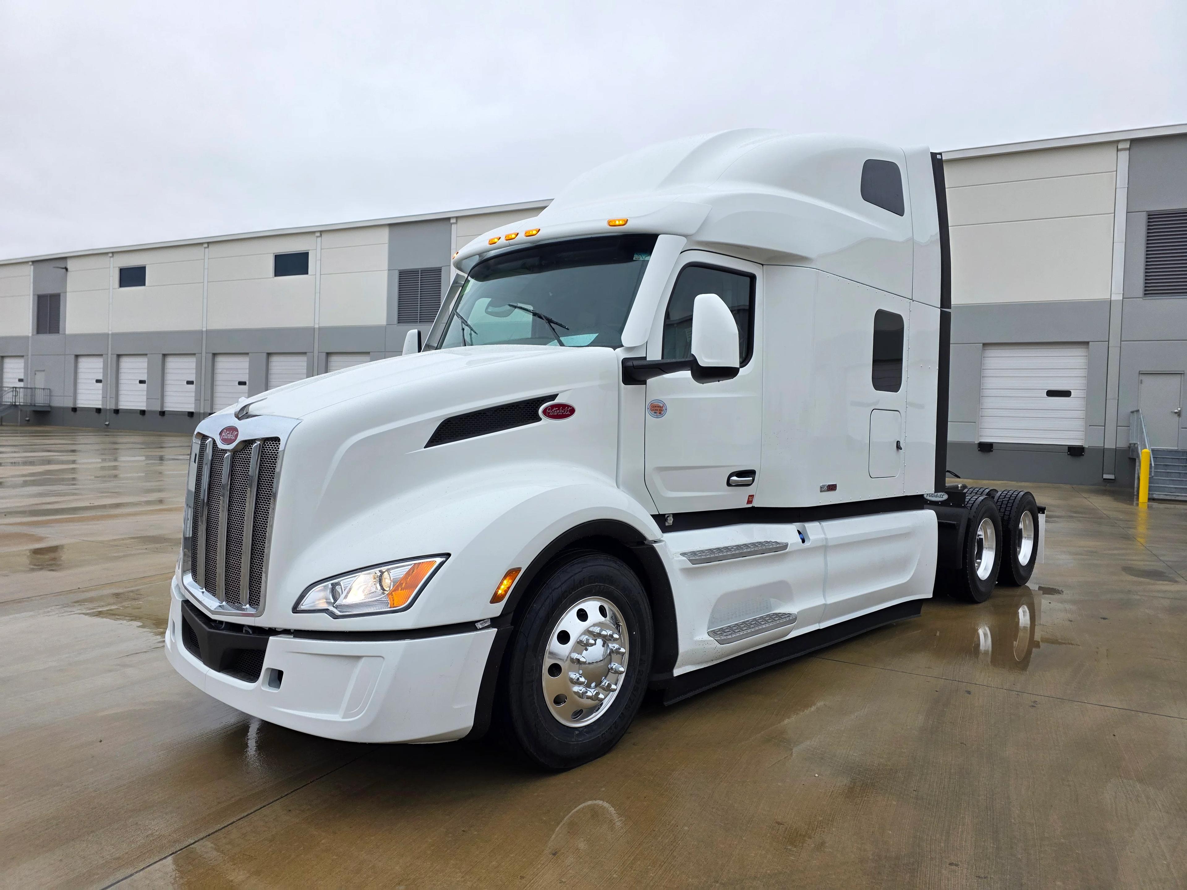 2027 Peterbilt 579