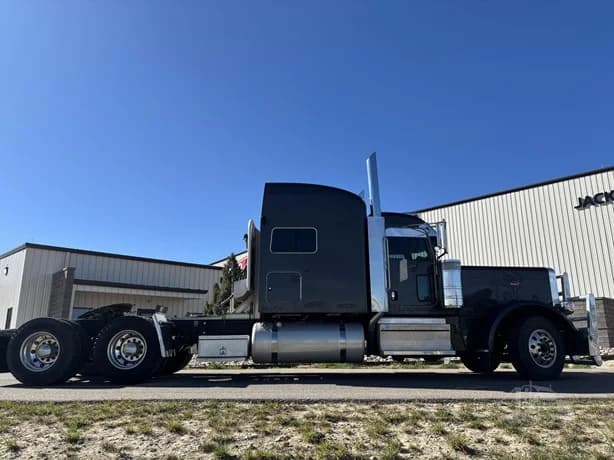 2023 Peterbilt 389 in Casper, WY — photo 5
