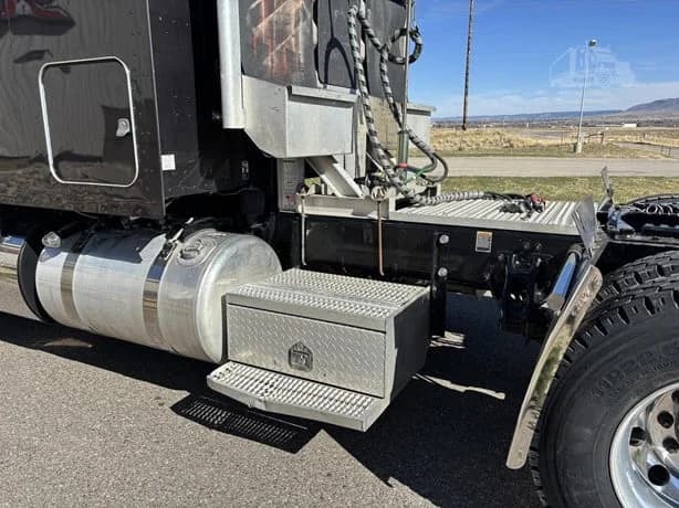2023 Peterbilt 389 in Casper, WY — photo 10