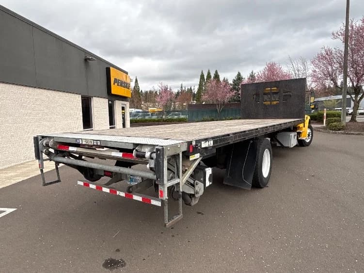 2022 Freightliner M2 106 in Redmond, OR — photo 10
